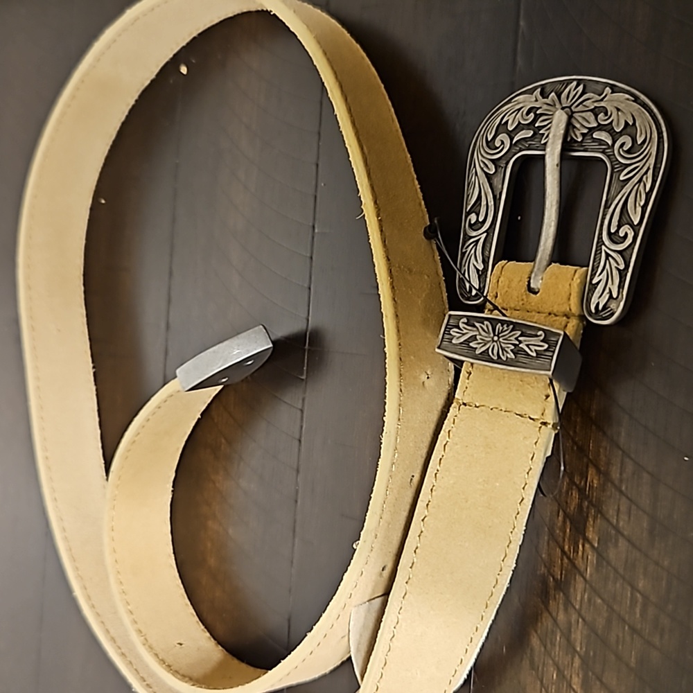 NWOT Free People XS/S Metal buckle 💯 cow leather western tan suede belt.